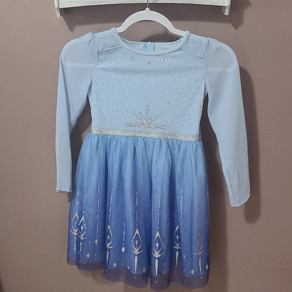 Frozen dress with velcro cape
